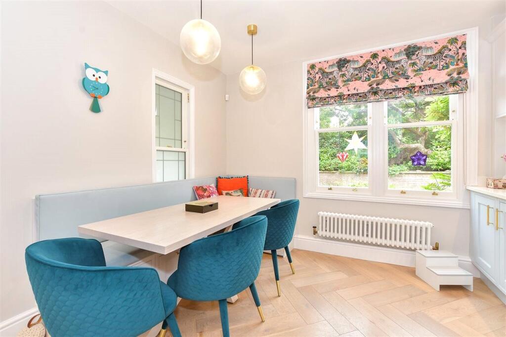 Kitchen/Breakfast Rm