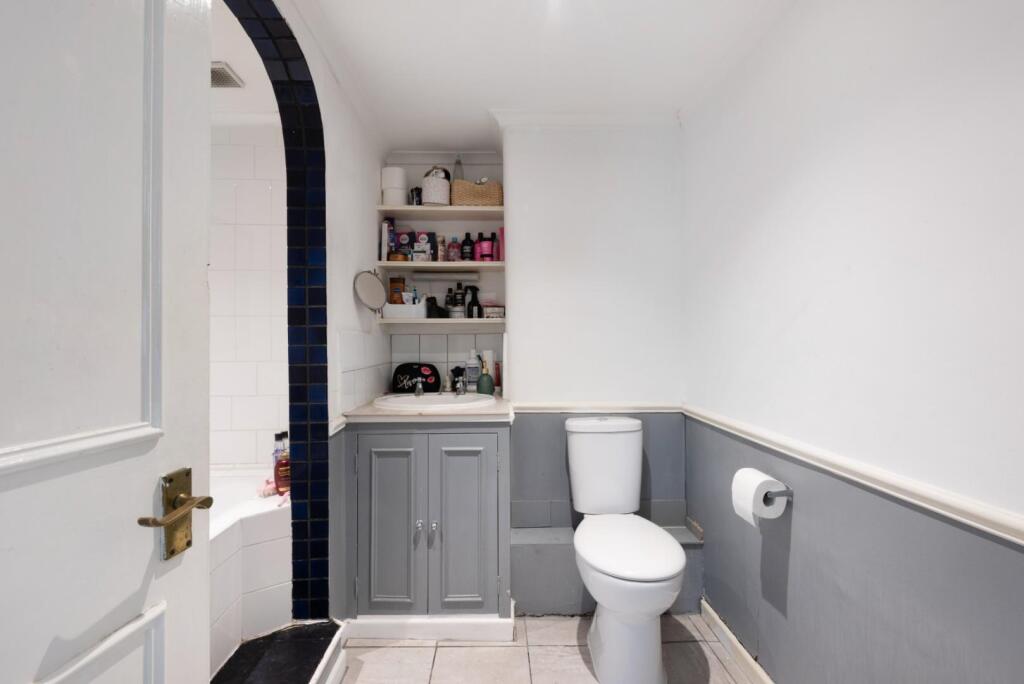 Flat 3, 9 Lower Borough Walls, Bath BA1 1QR-11.jpg