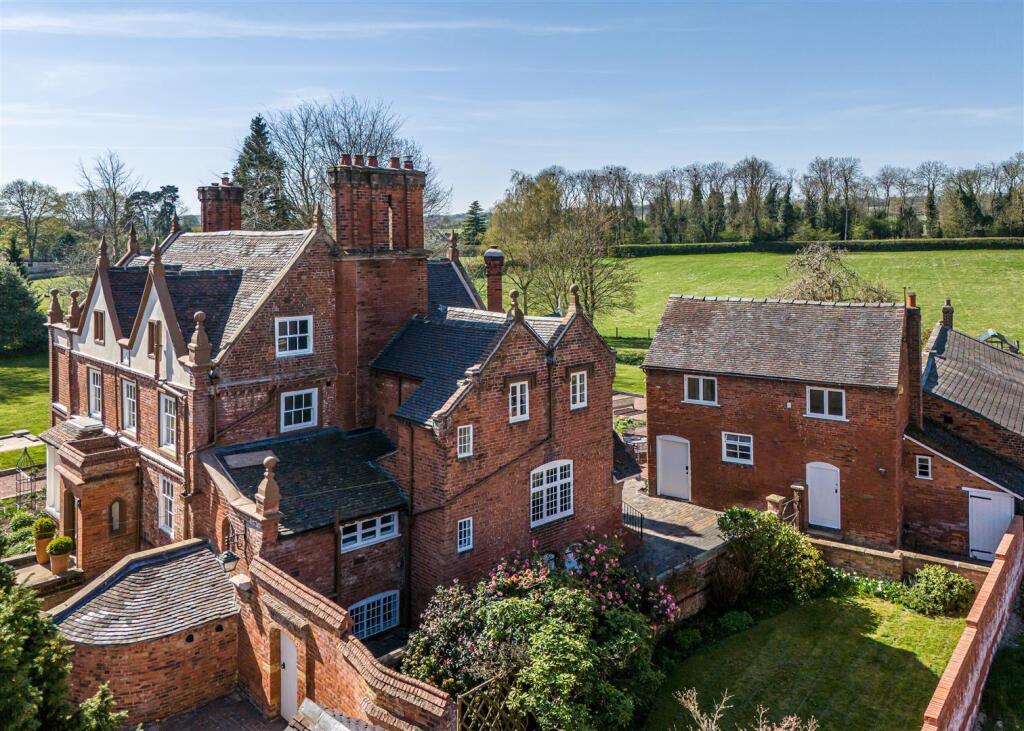 Old Manor House-APR25-Drone-10.jpg