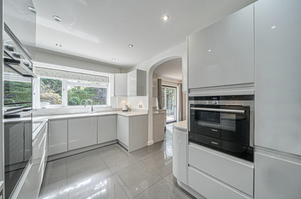 1353661-15-68c2da...