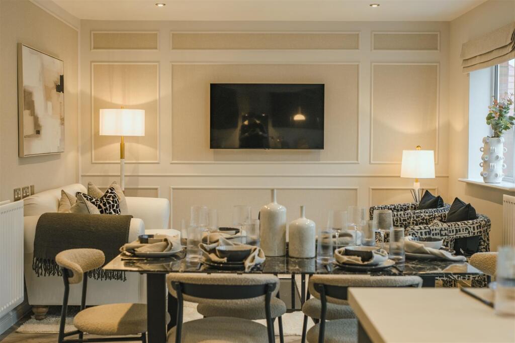 8. Dining-family.jpg