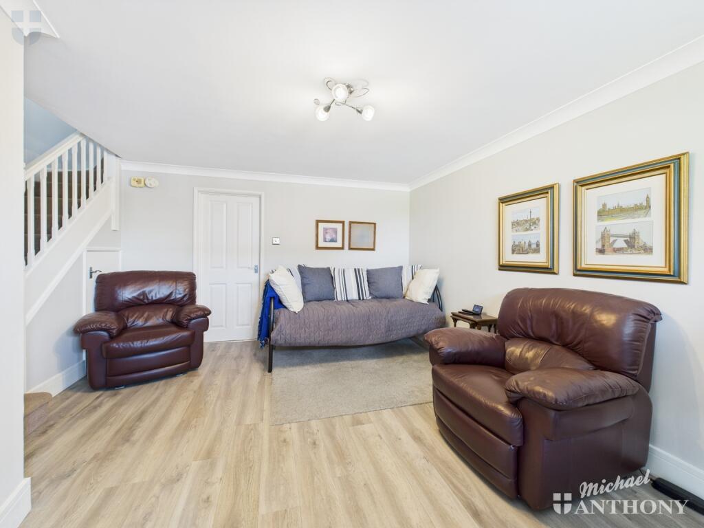 CAM03852G0-PR0240-STILL006