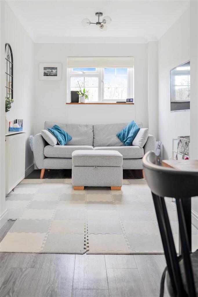 MIDDLE CLOSE (11).jpg