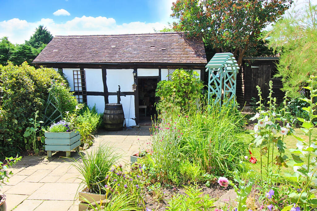 garden store garage