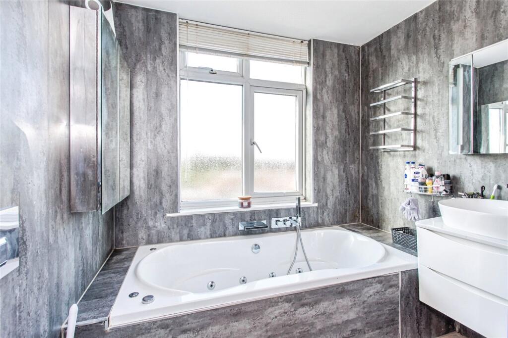 Bath/Shower Room