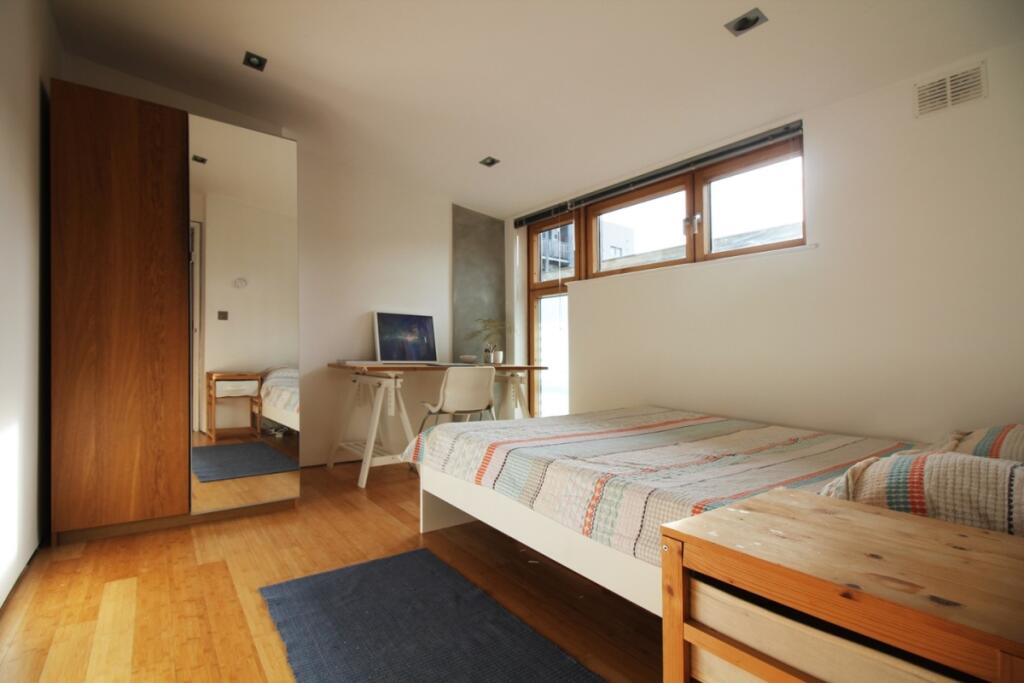 o_1c5tn9ttf7bsta4...