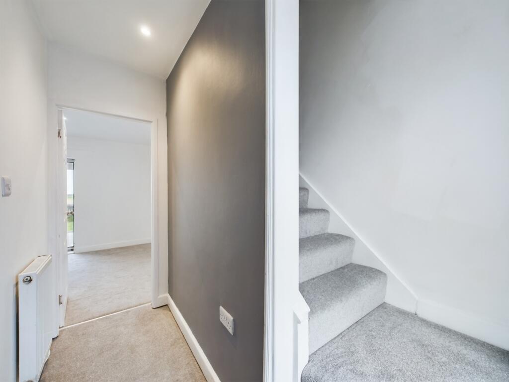 CAM02386G0-PR0097-STILL040