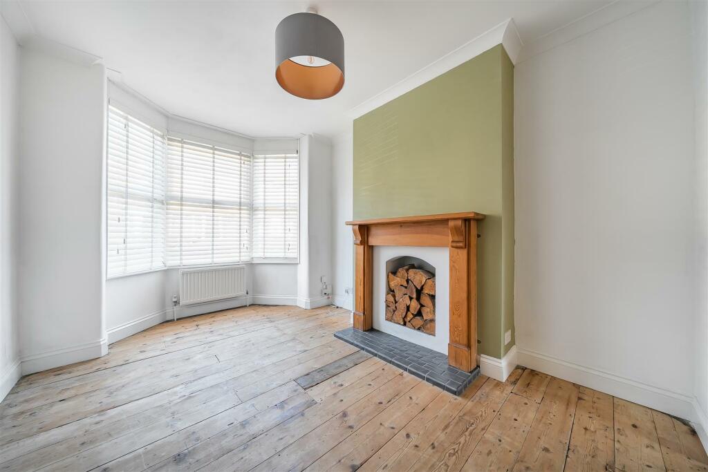 sitting area h.jpg