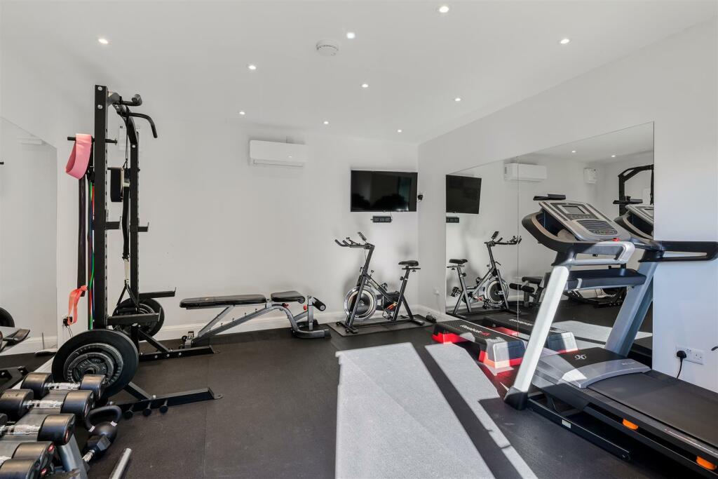 CUNLIFFE CLOSE, 1  (31).jpg