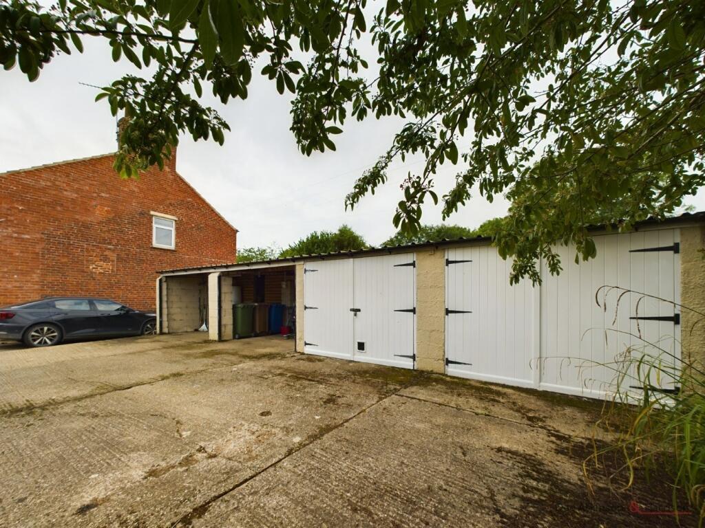 Garage &amp; Outbuildings