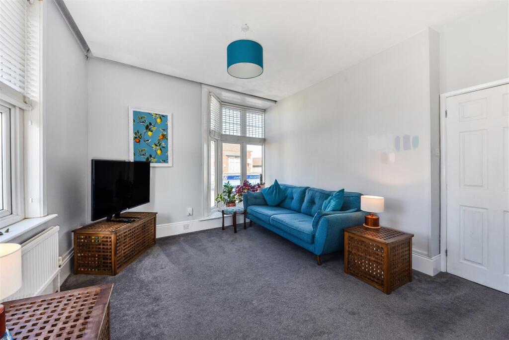 Sitting Room / Dining Room