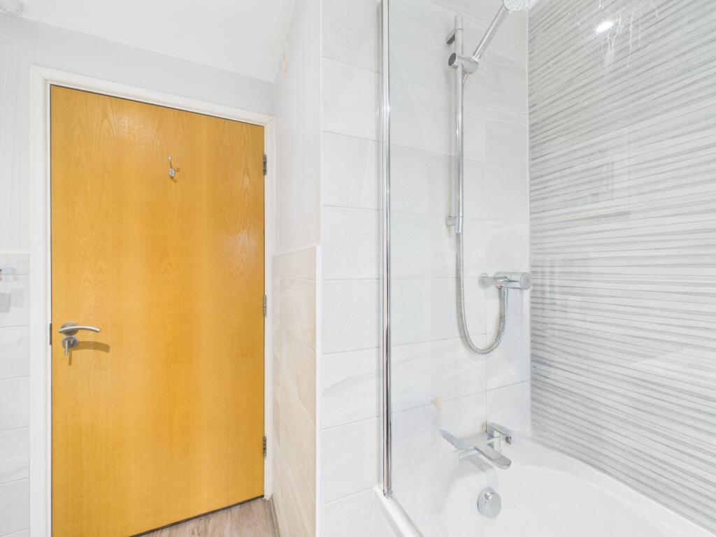 CAM03293G0-PR0251-STILL011