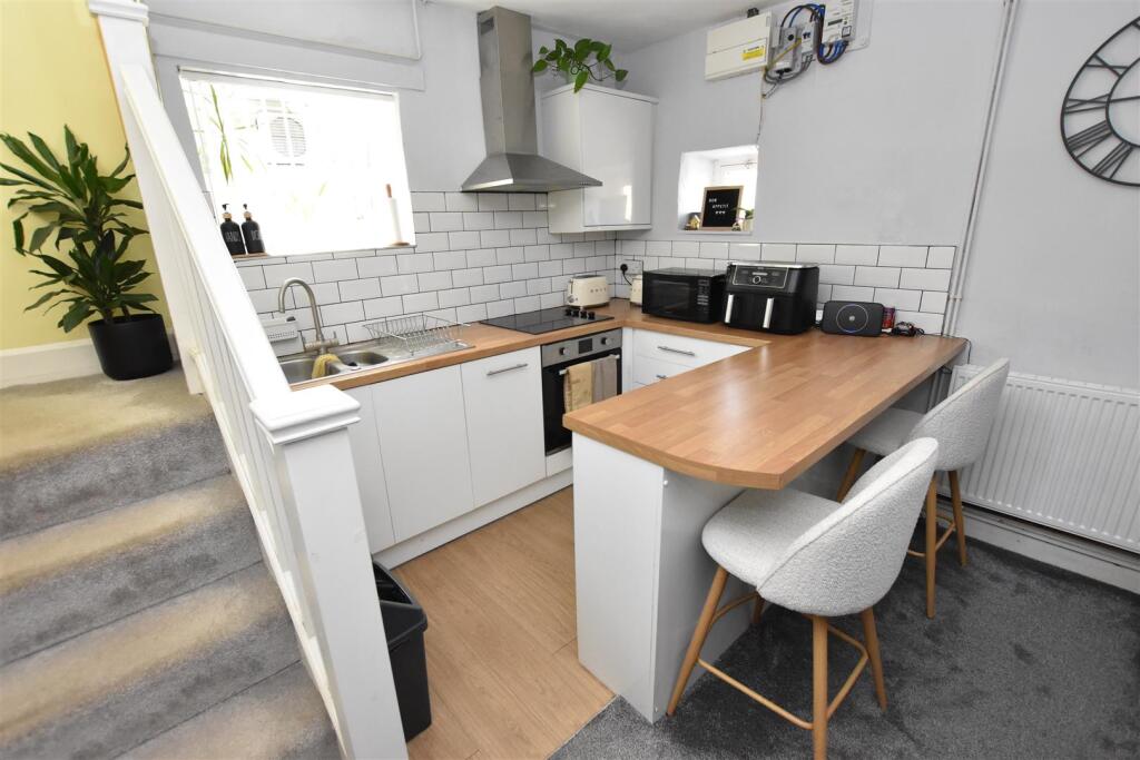 LIVING KITCHEN AREA