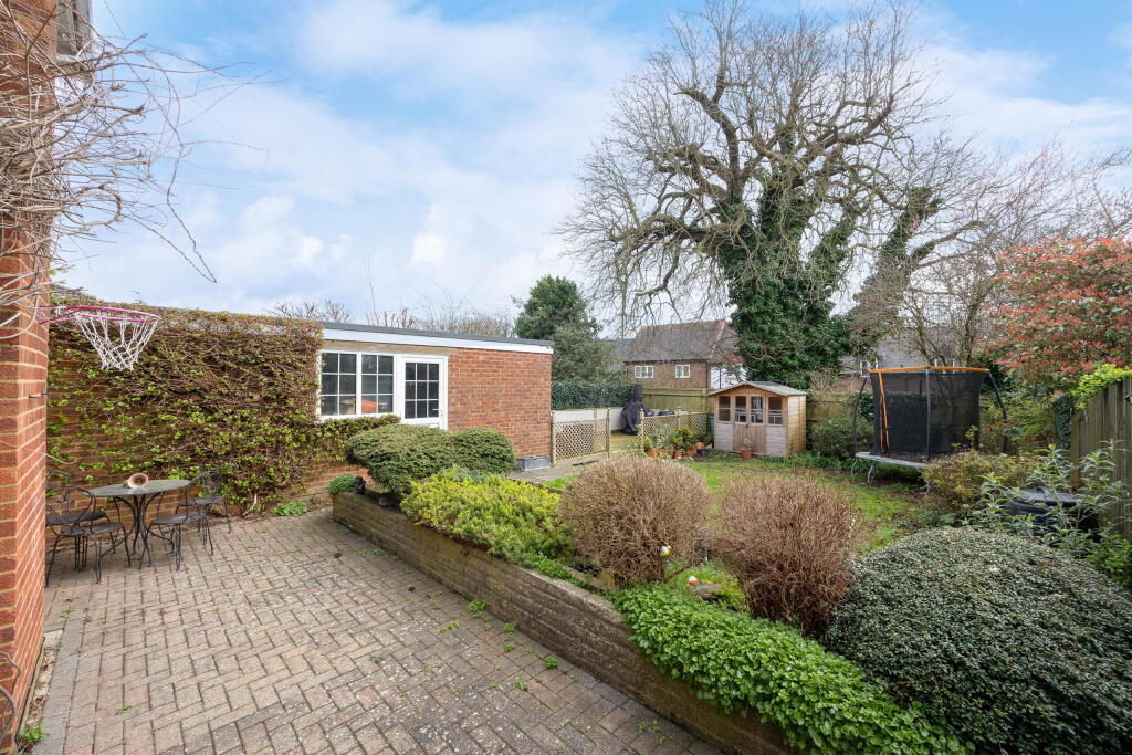 1 Barnet Way, HP22 5DN-36