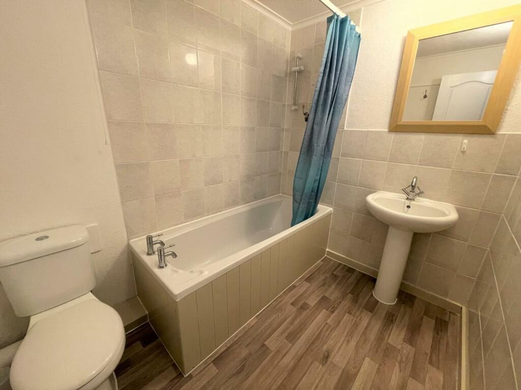 bathroom alto.jpg
