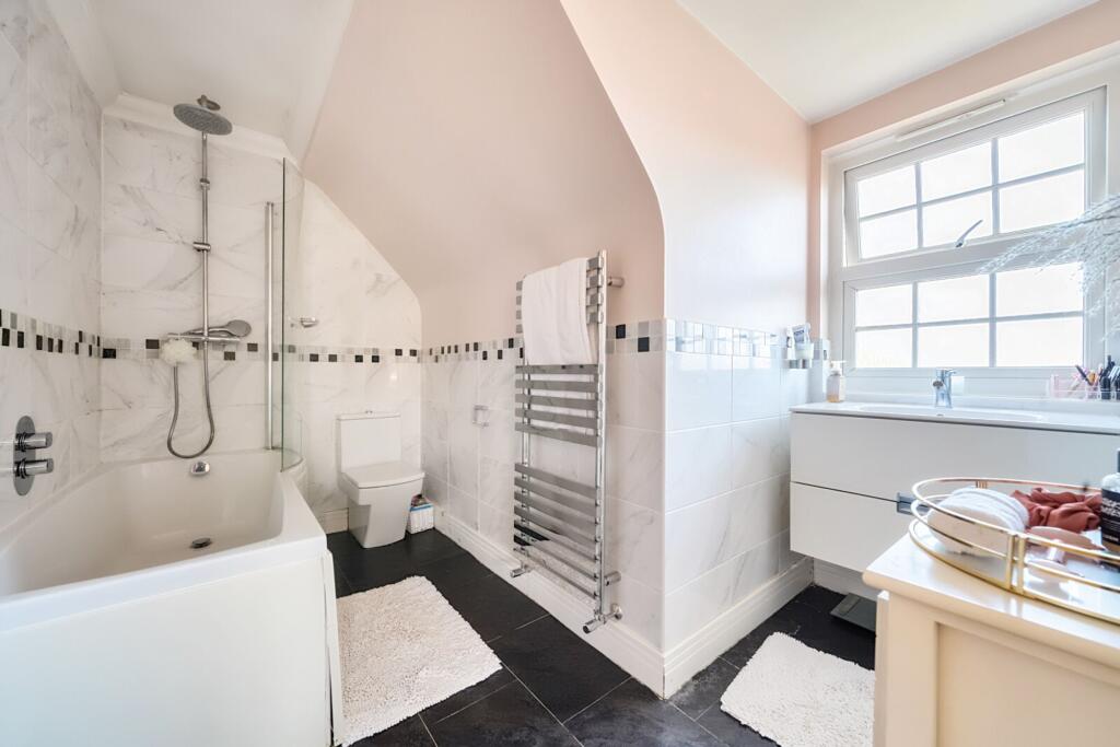 Third bedroom En-suite