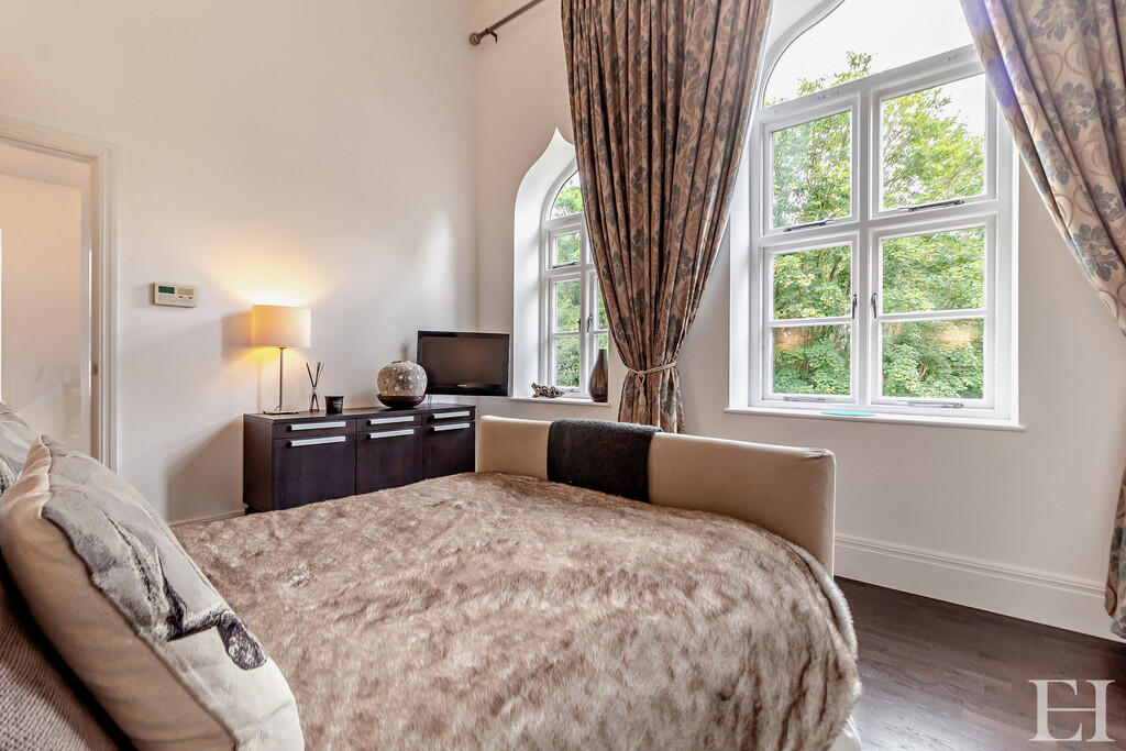 8605532-interiorW...