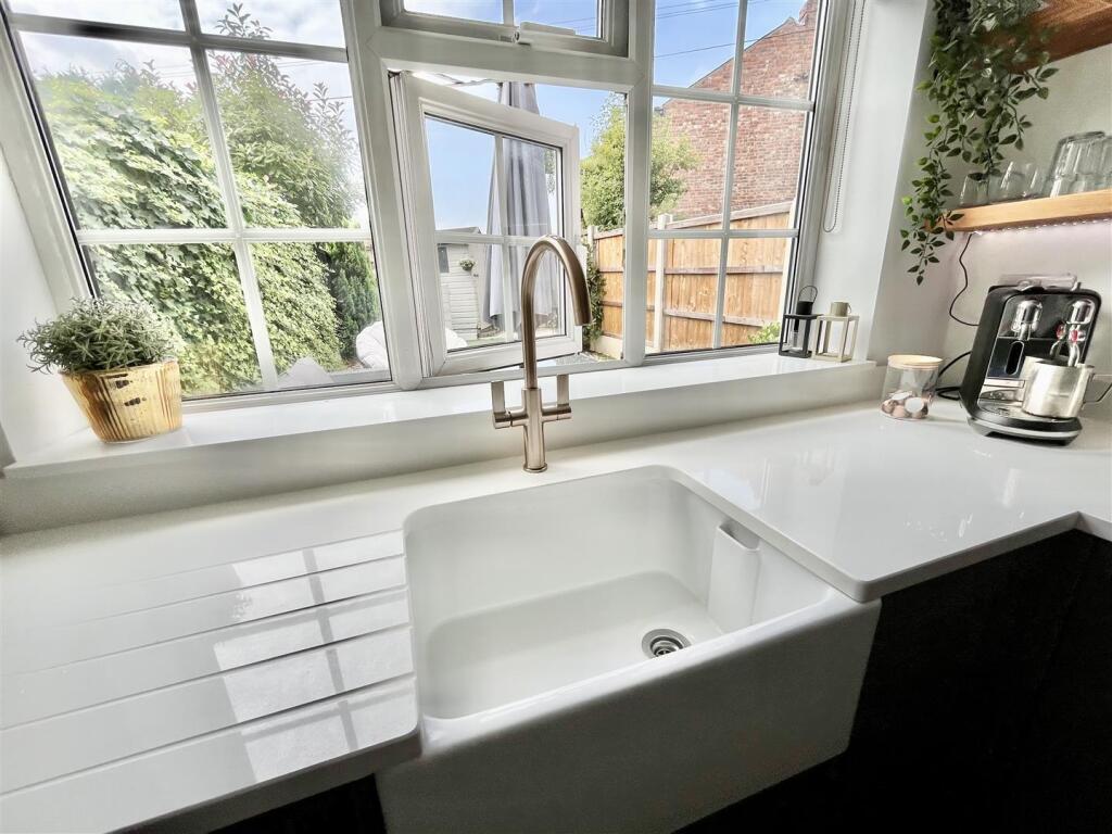 Kitchen - Sink Feature