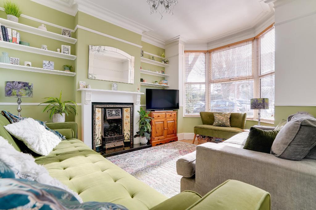 Welcoming sitting room &amp; bay window