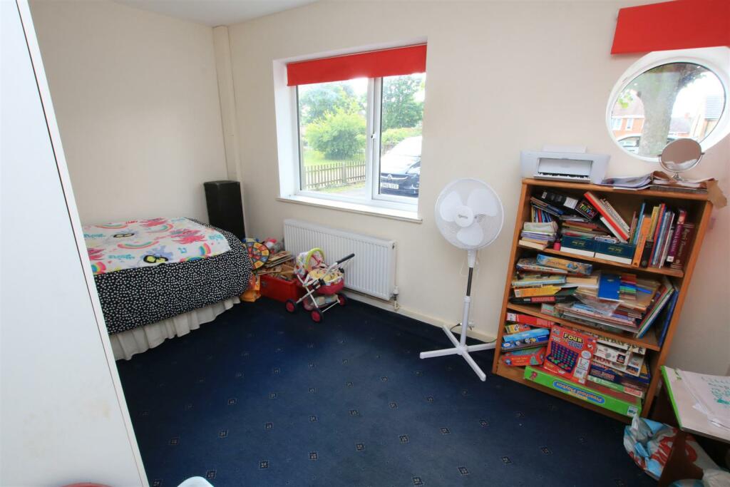 BEDROOM 2