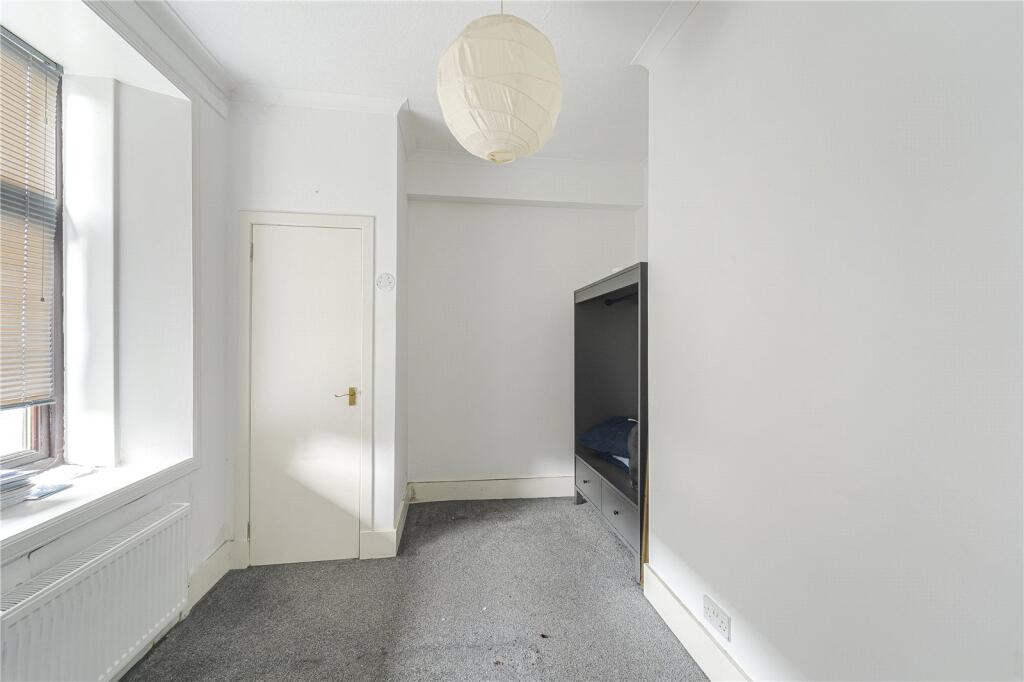 7b Claremont Place