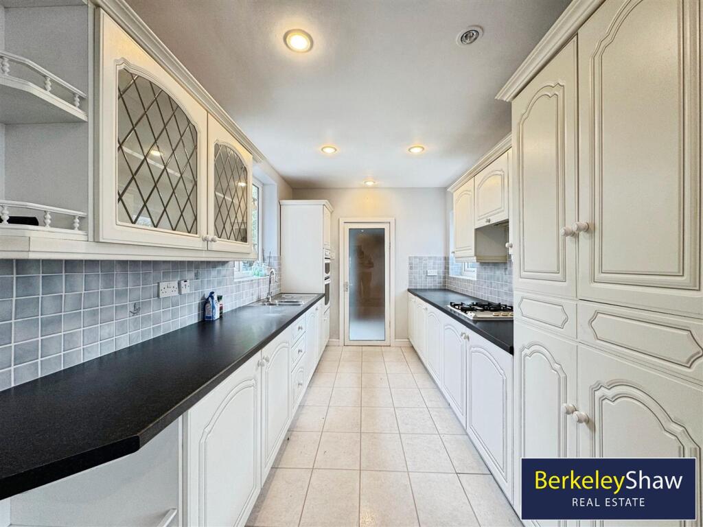 Breakfast kitchen (2)