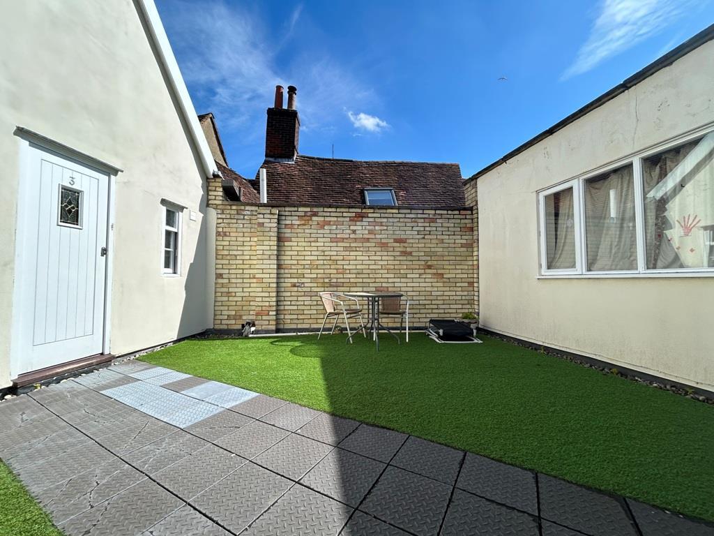 COMMUNAL ROOFTOP GARDEN
