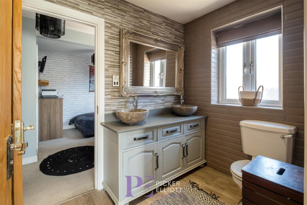 Jack and Jill En Suite