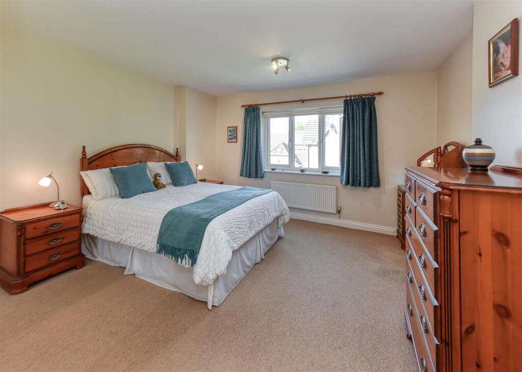 2 Yew Tree Gardens-bed1b.jpg