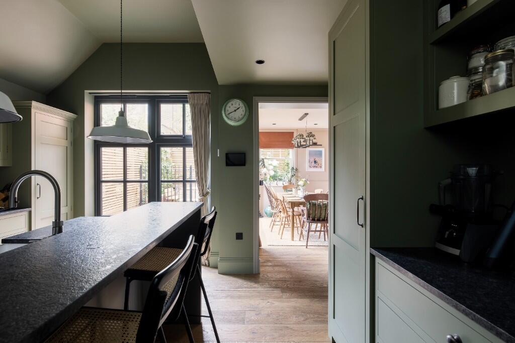 Kitchen/ Dining