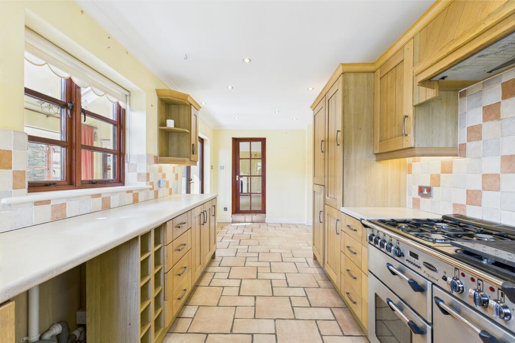 CAM04201G0-PR0080-STILL017