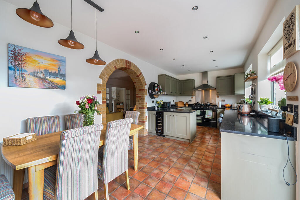 1332665-5-688ca7c...