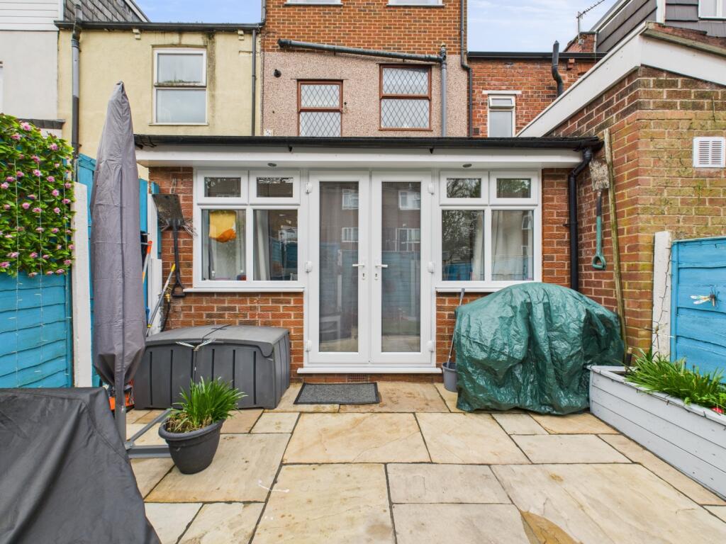 CAM03729G0-PR0019-STILL012