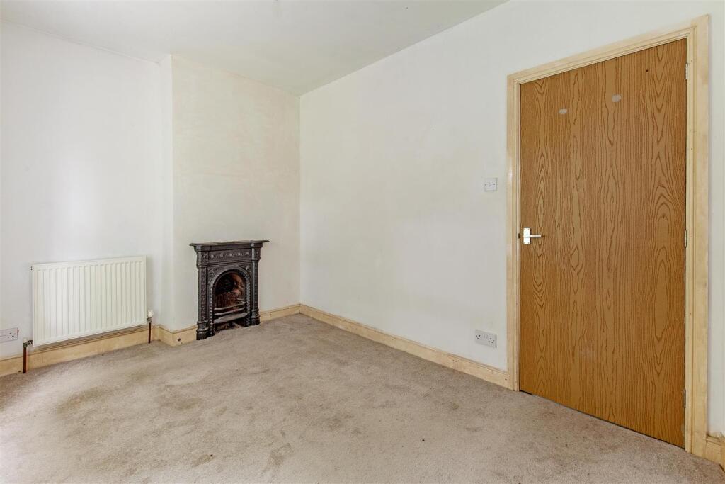 Bedroom 1-3.jpg