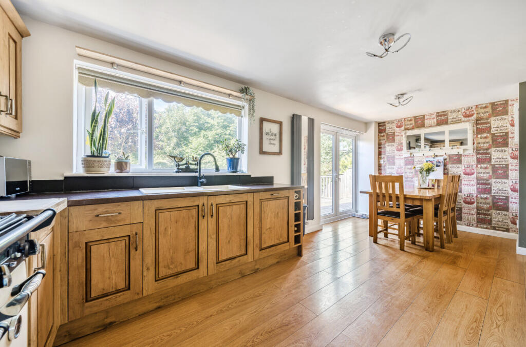 1315981-10-685ec2...