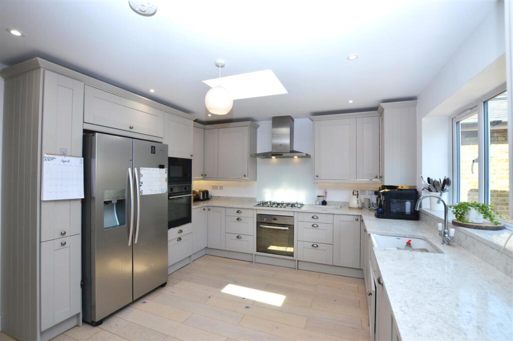 92 St Stephens Road kit.JPG