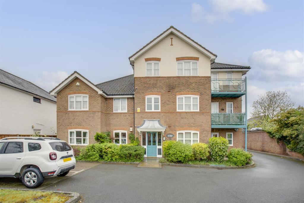 8 Midsummer Court, Penn Road, HP15 7LD-10.jpg