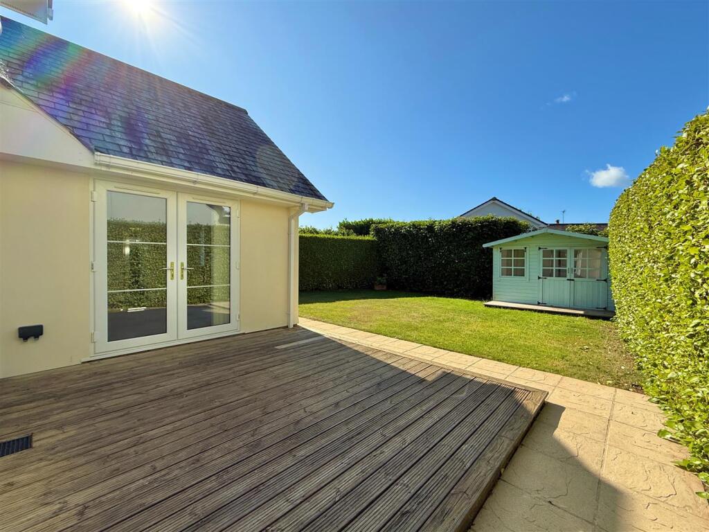 Deck From Kitchen Into Garden.JPG