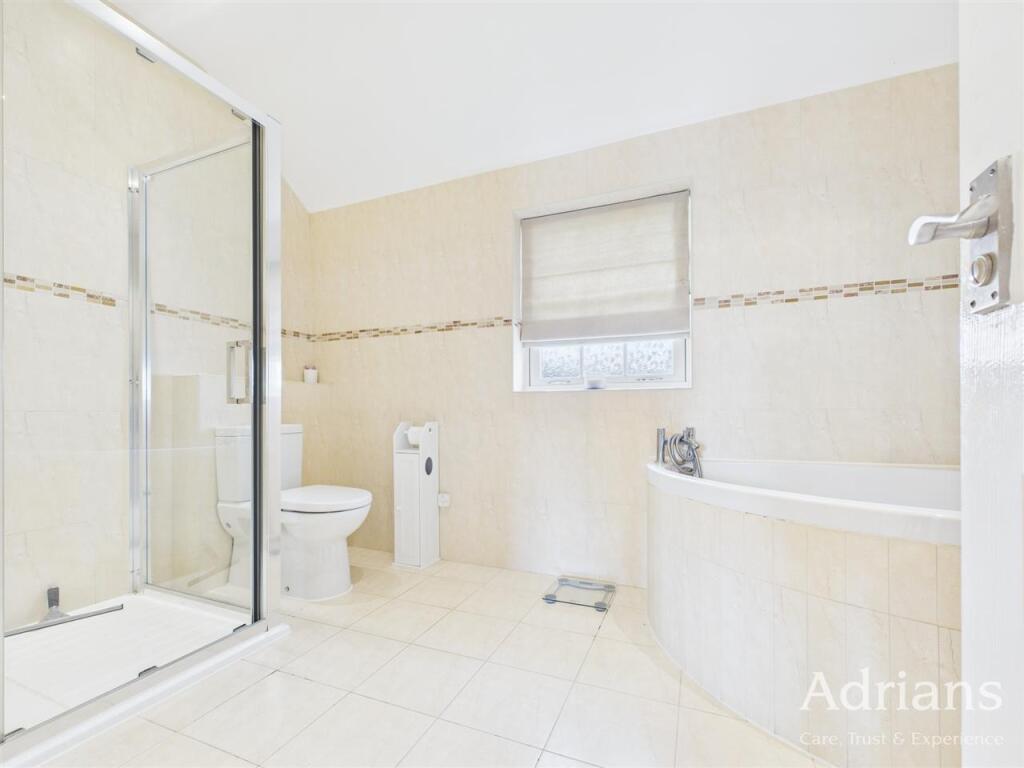 EN-SUITE BATH /