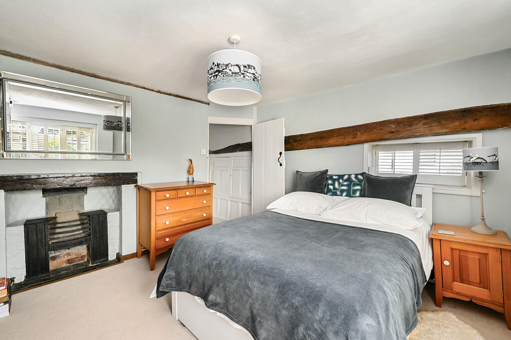 8 Landgate Square...