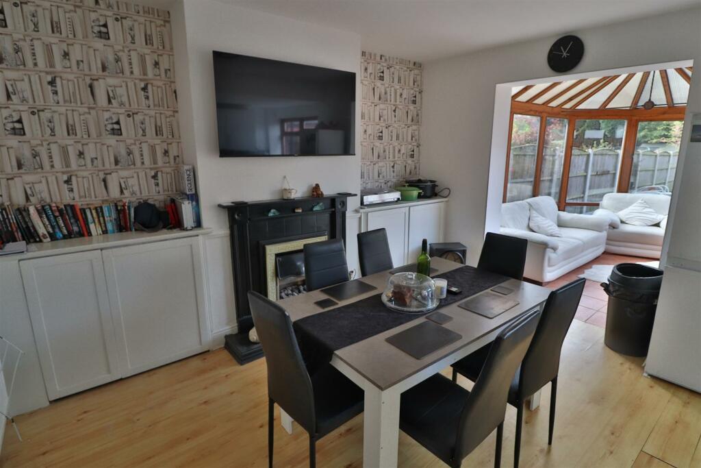 OPEN PLAN DINING KITCHEN