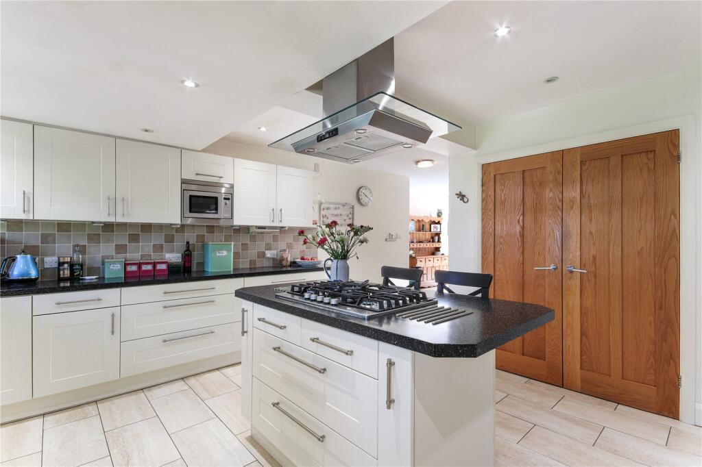 Kitchen/Breakfast Rm