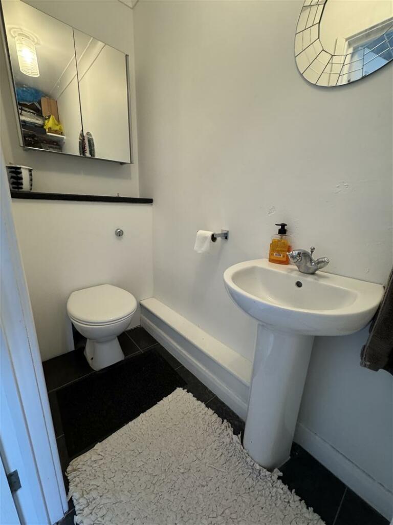 FIRST FLOOR WC