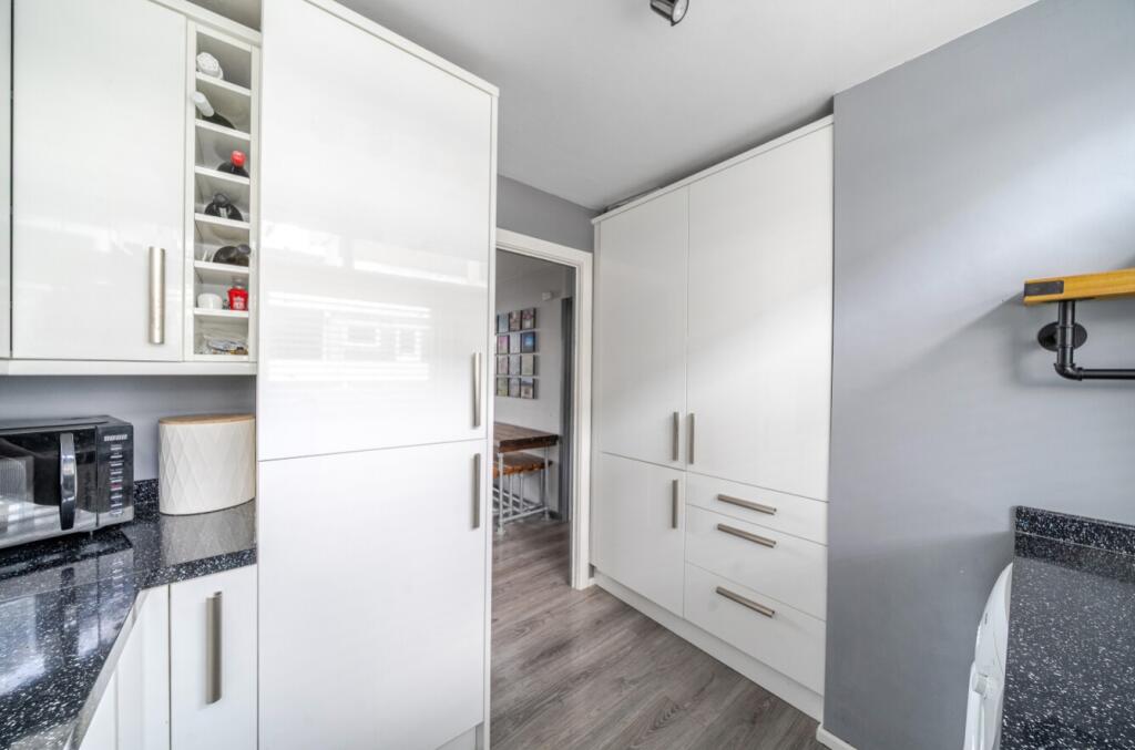 EweMove Harrogate - Kitchen2