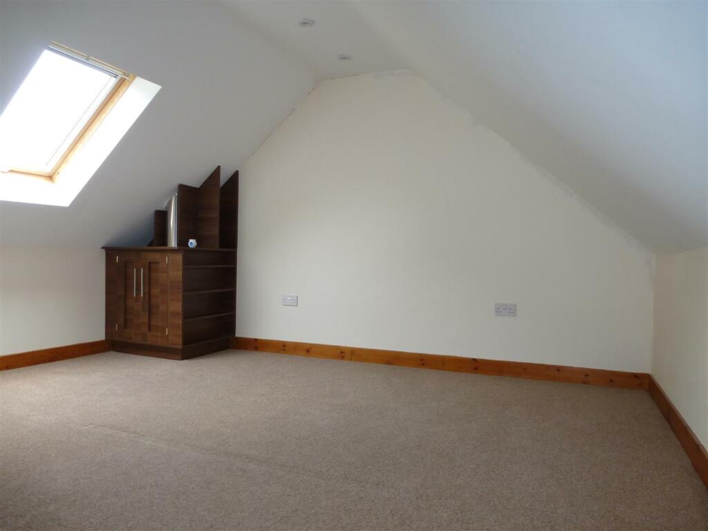 Bedroom 2.JPG