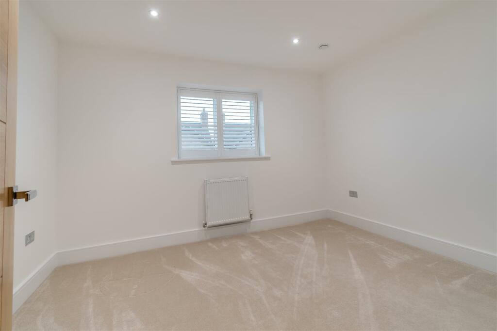8584620-interior30.jpg