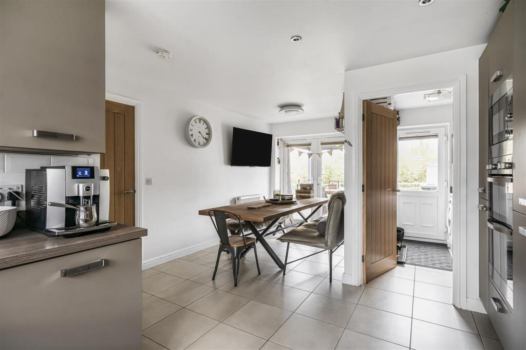 1 Buttercup Close