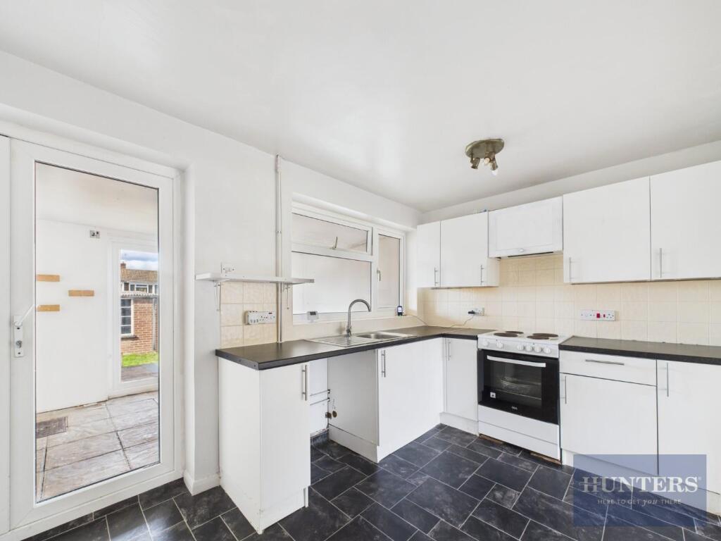 KITCHEN / BREAKFAST AREA