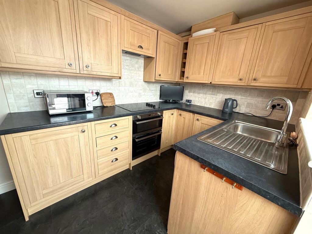 kitchen 1 .jpg