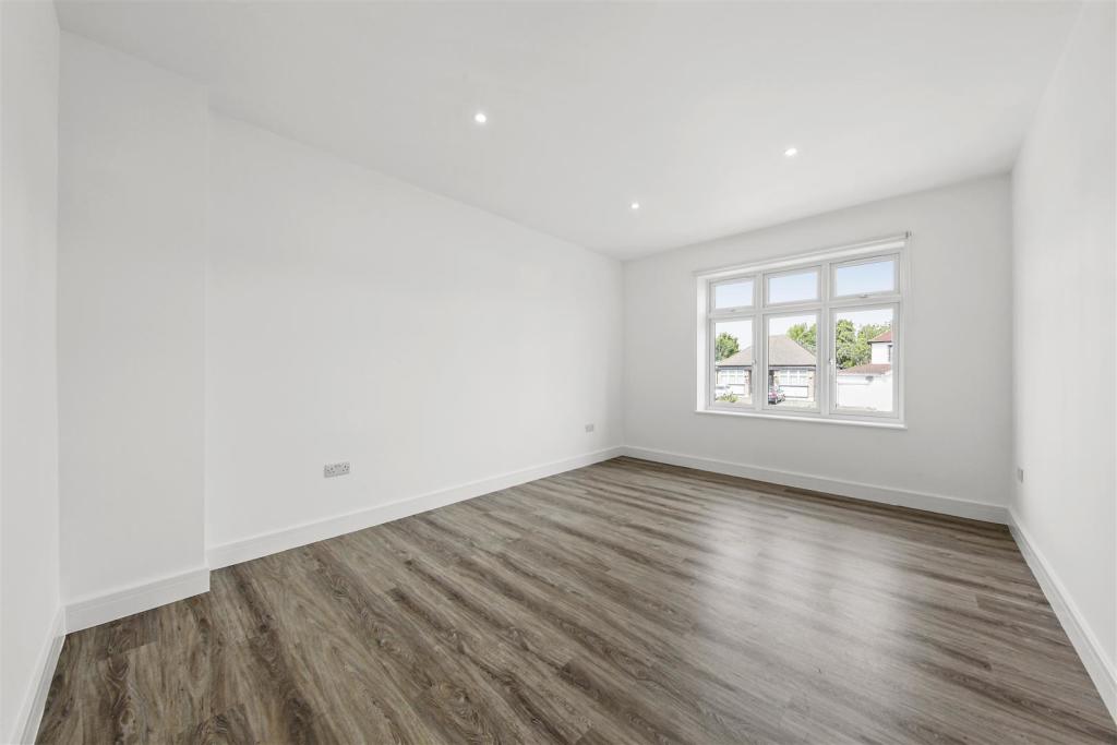 Flats 4, 15-17 Tudor Gardens,  - foQm4n0B4H9MPt47o